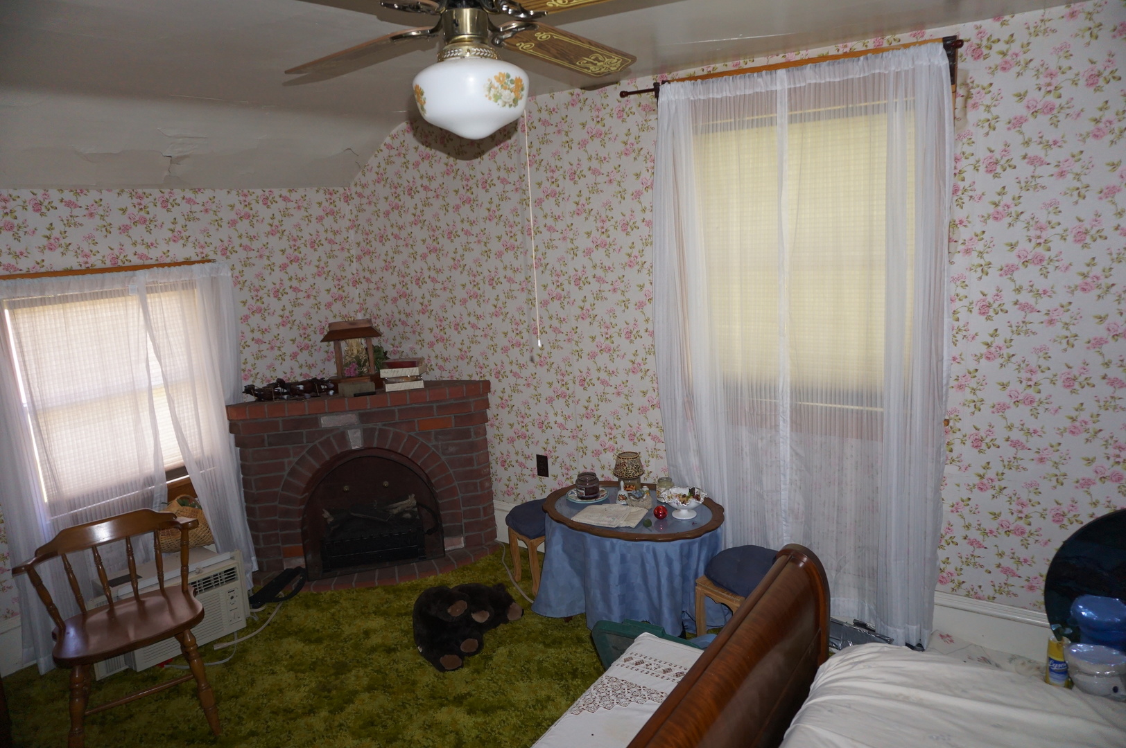1924 East 6000th Road South St. Anne, IL 60964 - Photo 29 of 35 a living room with furniture and a fireplace