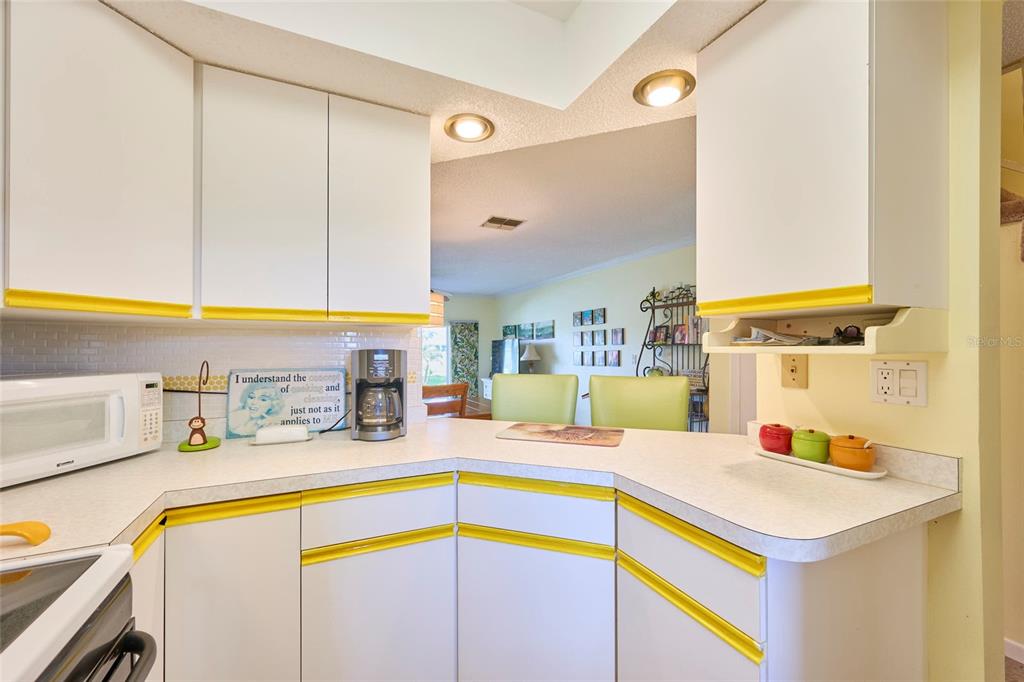 3647 Edgewater Drive Sebring, FL 33872 - Photo 7 of 54 a bathroom with a sink and a bathtub
