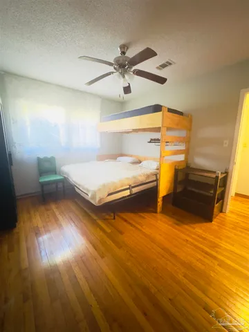 a bedroom with double bed and a ceiling fan