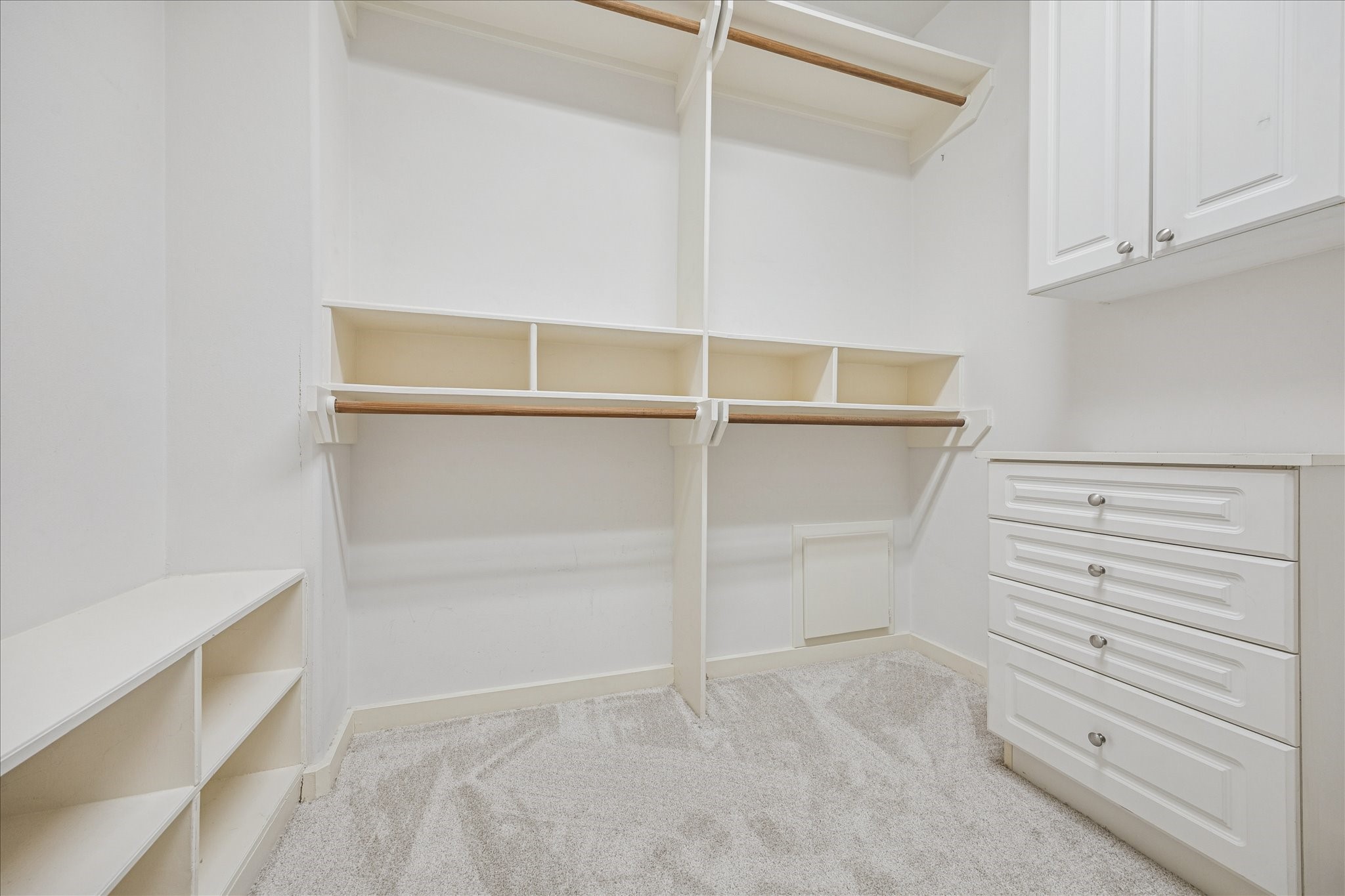 2422 Dorrington Street, Unit B Houston, TX 77030 - Photo 14 of 20 Primary closet has ample space.