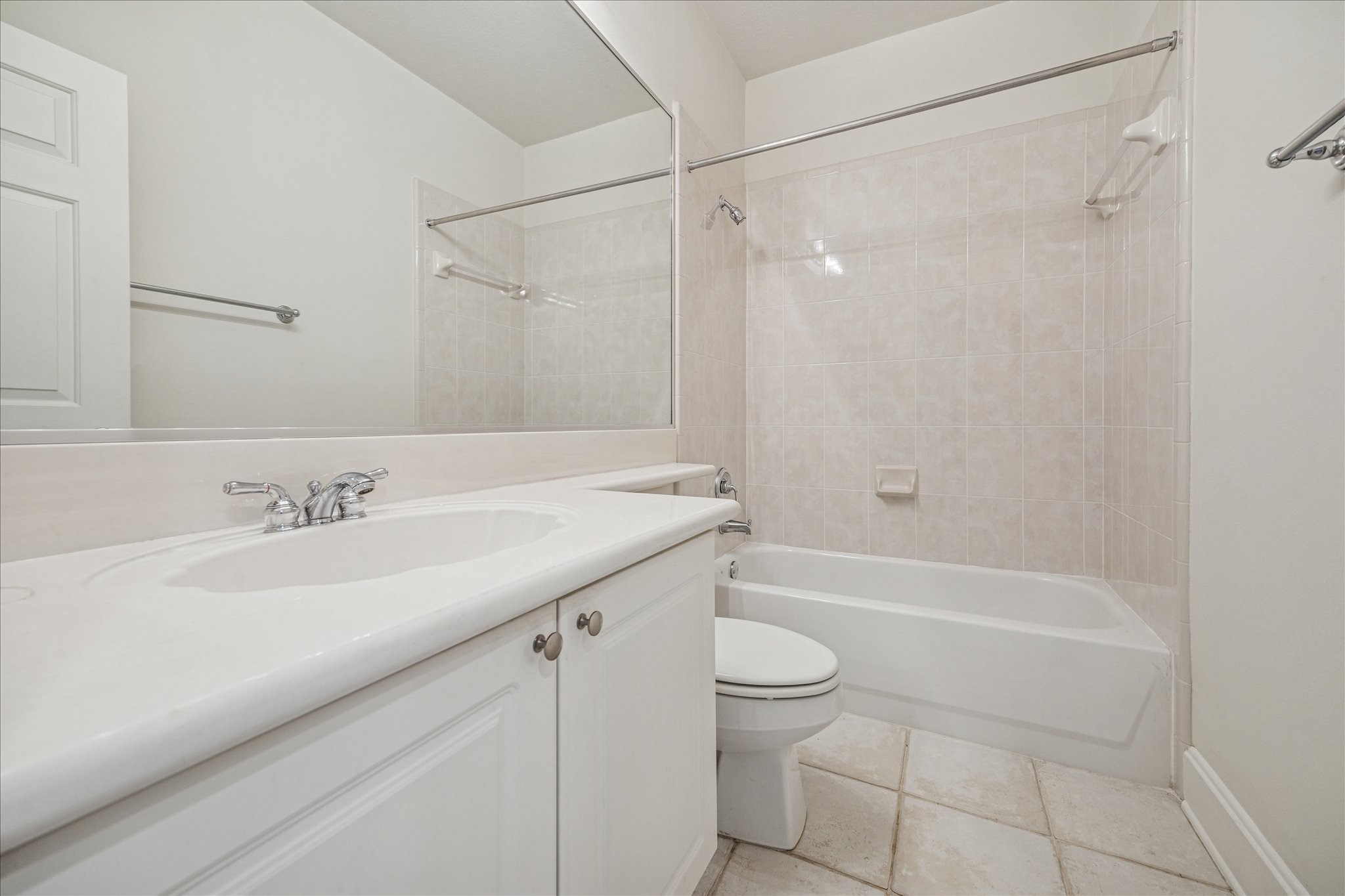 2422 Dorrington Street, Unit B Houston, TX 77030 - Photo 18 of 20 Bathroom for the downstairs bedroom.