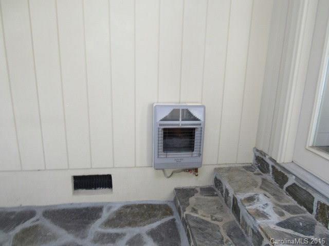 40 Pine Point Road Spruce Pine, NC 28777 - Photo 2 of 19 Gallery Image 2