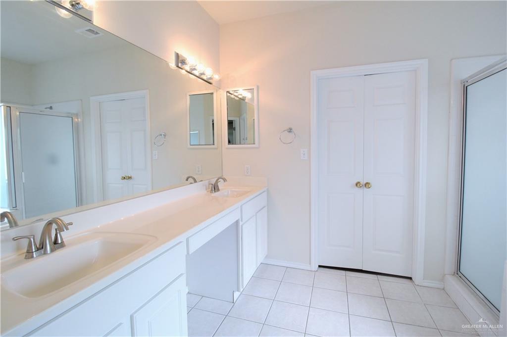 8202 North 22nd Lane McAllen, TX 78504 - Photo 12 of 25 a spacious bathroom with a bathtub sink and mirror