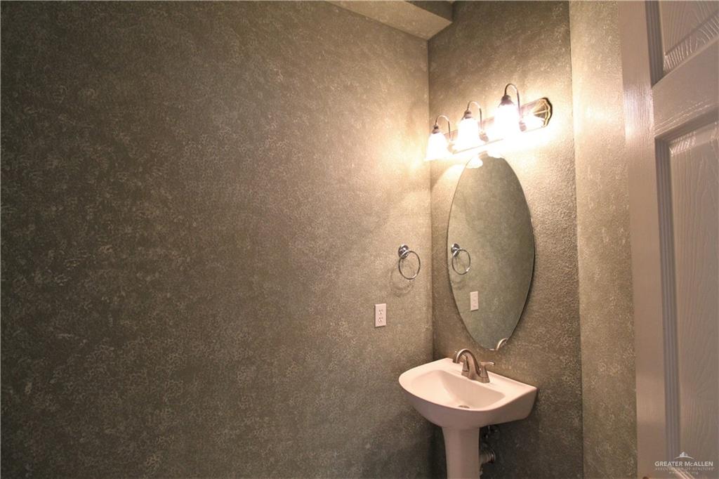 8202 North 22nd Lane McAllen, TX 78504 - Photo 21 of 25 a bathroom with a sink and a mirror