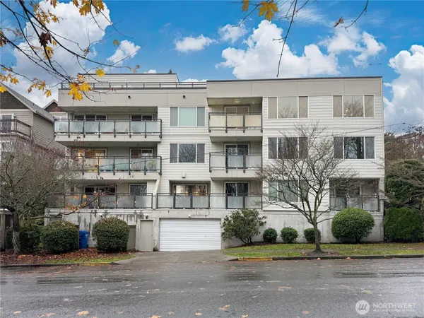 $599,999 | 2334 Thorndyke Avenue West, Unit 202, Seattle, WA 98199