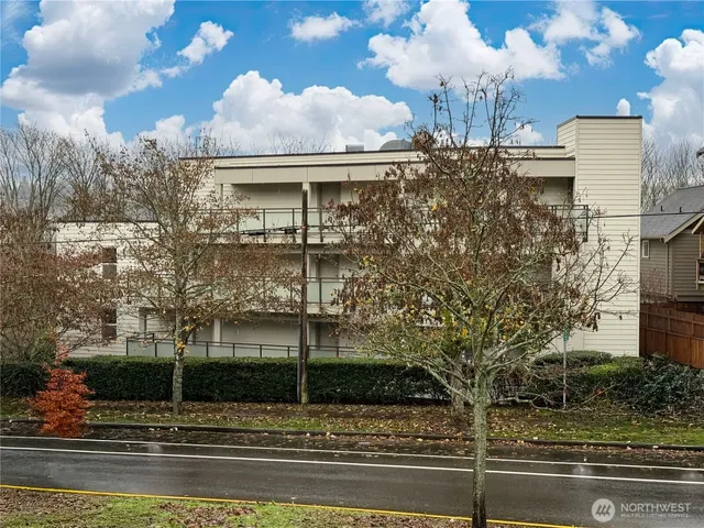 $620,000 | 2334 Thorndyke Avenue West, Unit 202, Seattle, WA 98199