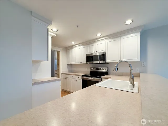 $620,000 | 2334 Thorndyke Avenue West, Unit 202, Seattle, WA 98199