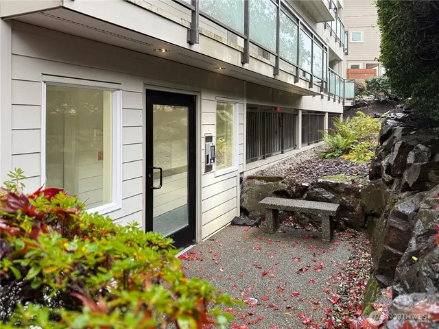 $620,000 | 2334 Thorndyke Avenue West, Unit 202, Seattle, WA 98199
