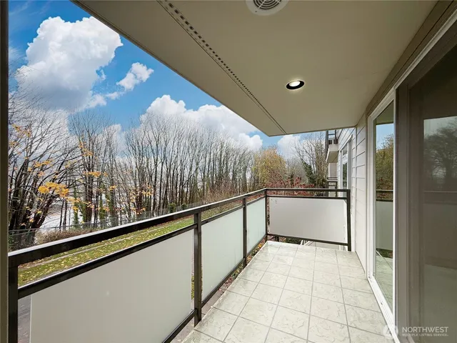 $620,000 | 2334 Thorndyke Avenue West, Unit 202, Seattle, WA 98199