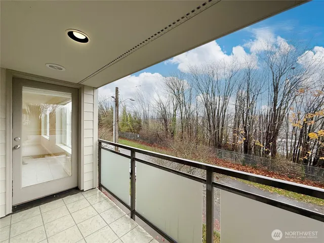 $620,000 | 2334 Thorndyke Avenue West, Unit 202, Seattle, WA 98199