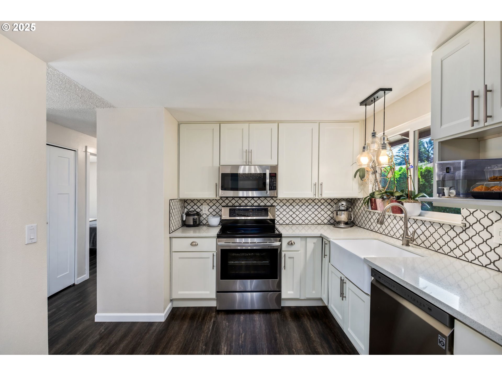 3308 Southwest Binford Lake Parkway Gresham, OR 97080 - Photo 9 of 27 Kitchen