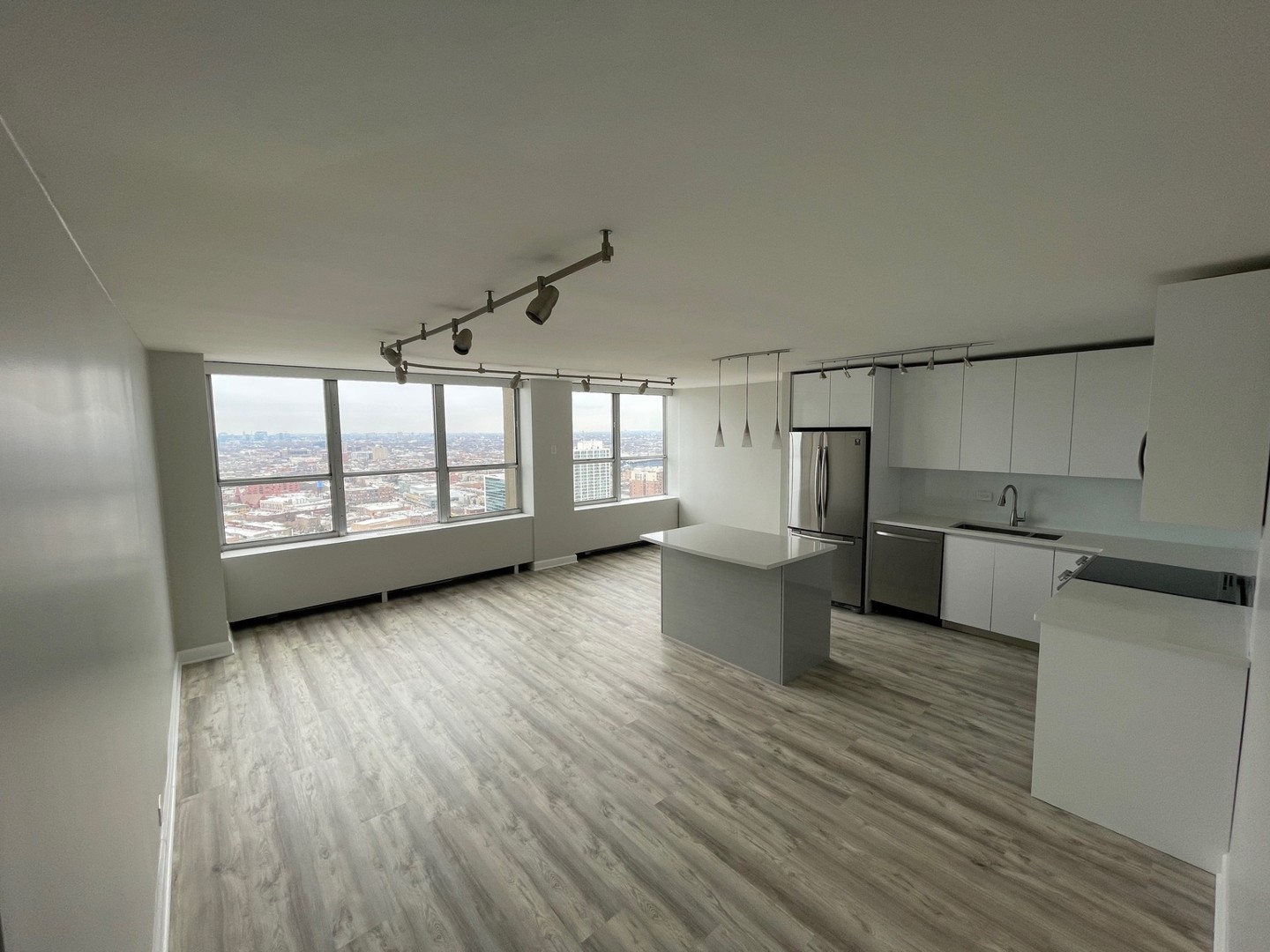 655 West Irving Park Road, Unit 3313 Chicago, IL 60613 - Photo 5 of 26