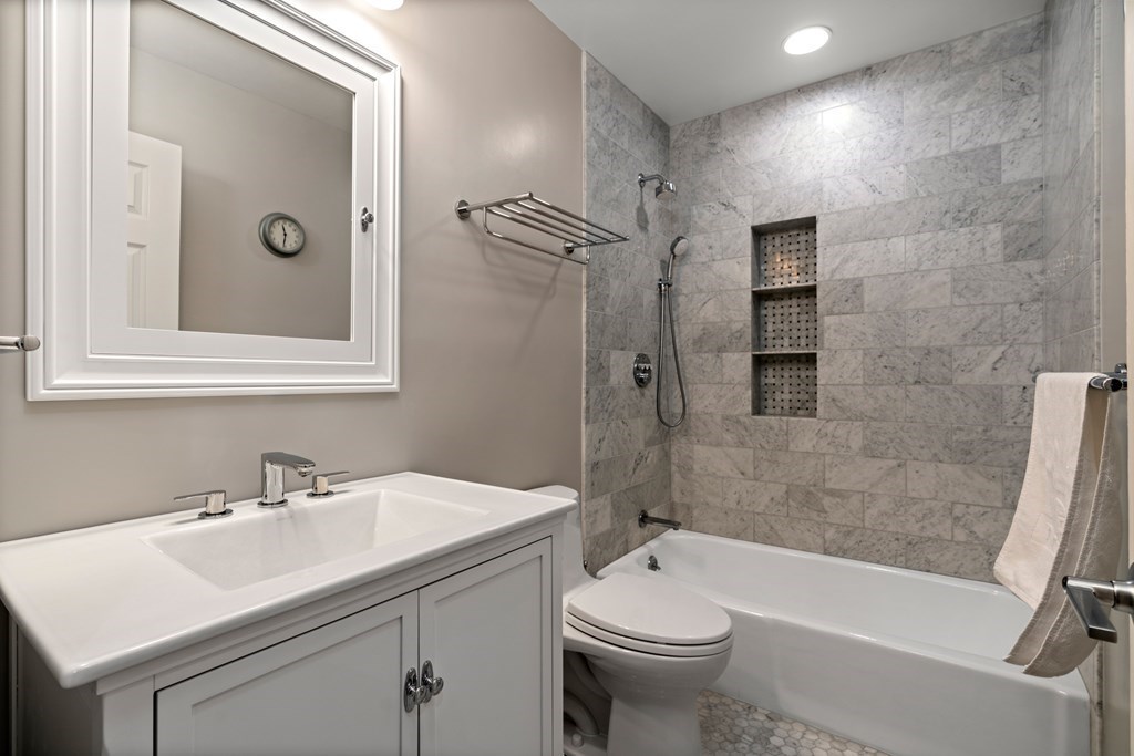 1083 Beacon Street, Unit 3 Brookline, MA 02446 - Photo 18 of 24