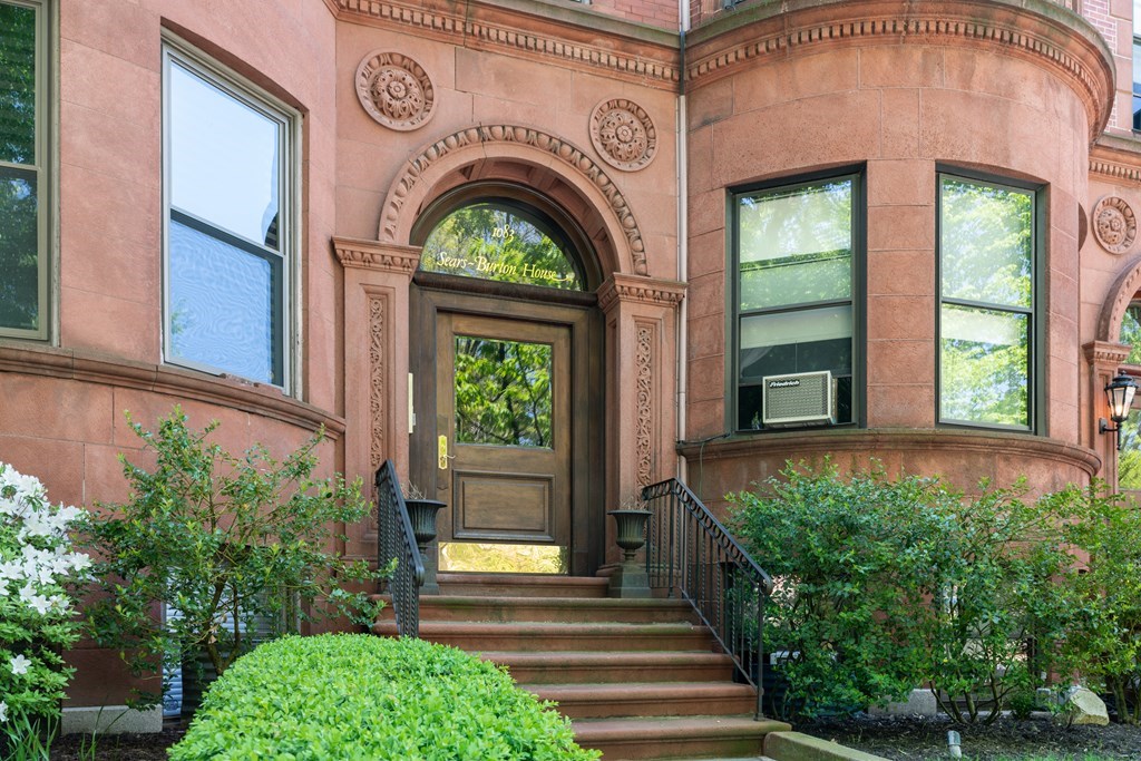 1083 Beacon Street, Unit 3 Brookline, MA 02446 - Photo 2 of 24