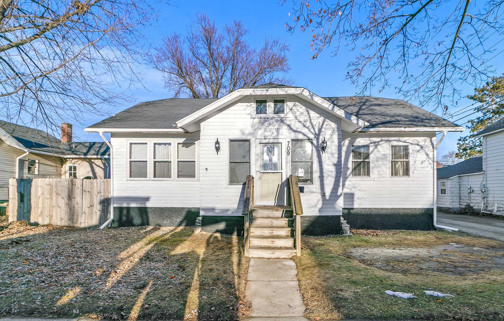 709 DeWitt Street Portage, WI 53901 - Photo 2 of 37