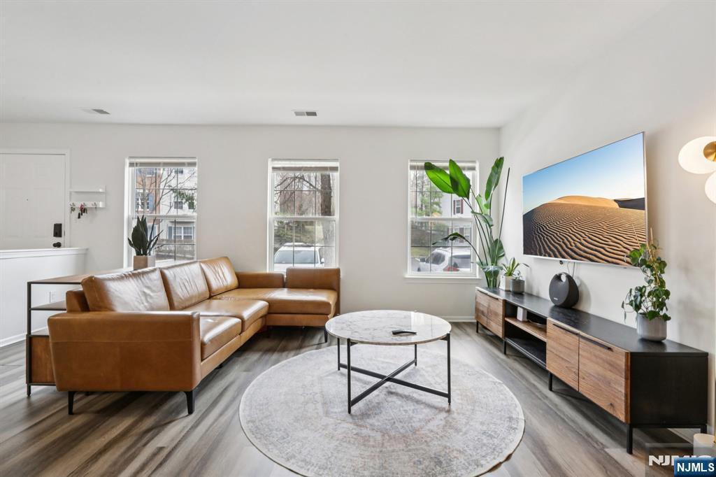 2071 Drake Court Mahwah, NJ 07430 - Photo 3 of 30