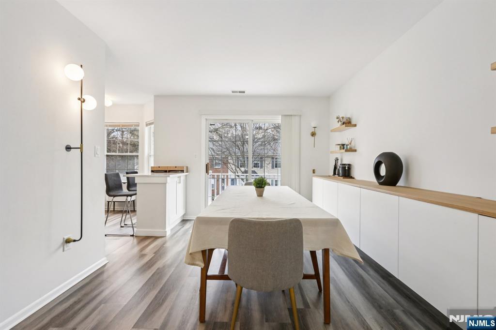 2071 Drake Court Mahwah, NJ 07430 - Photo 4 of 30