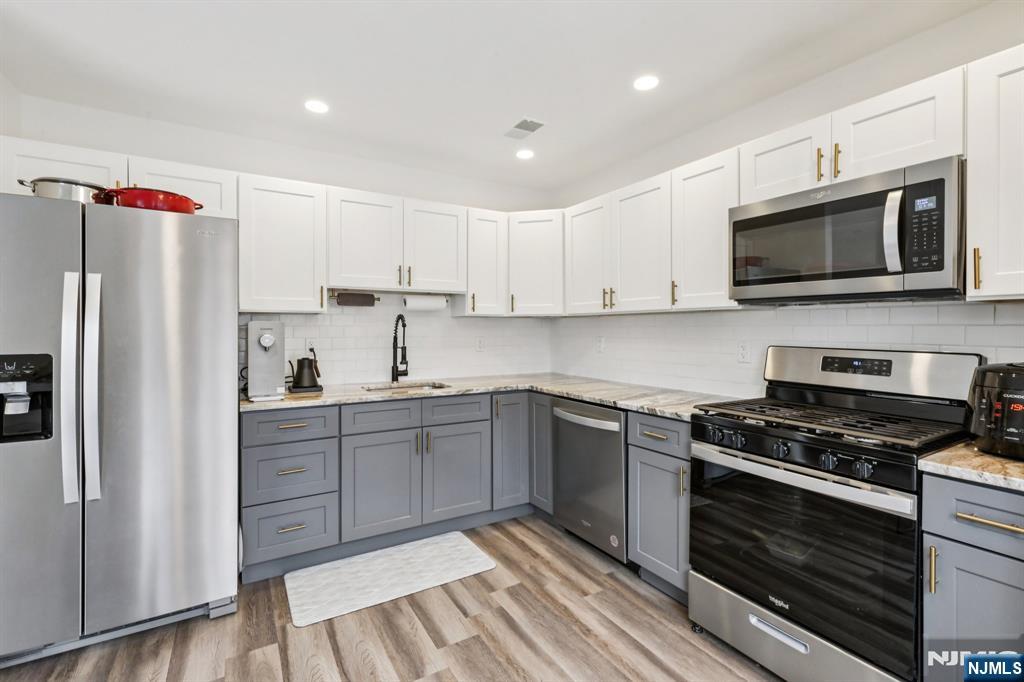 2071 Drake Court Mahwah, NJ 07430 - Photo 6 of 30