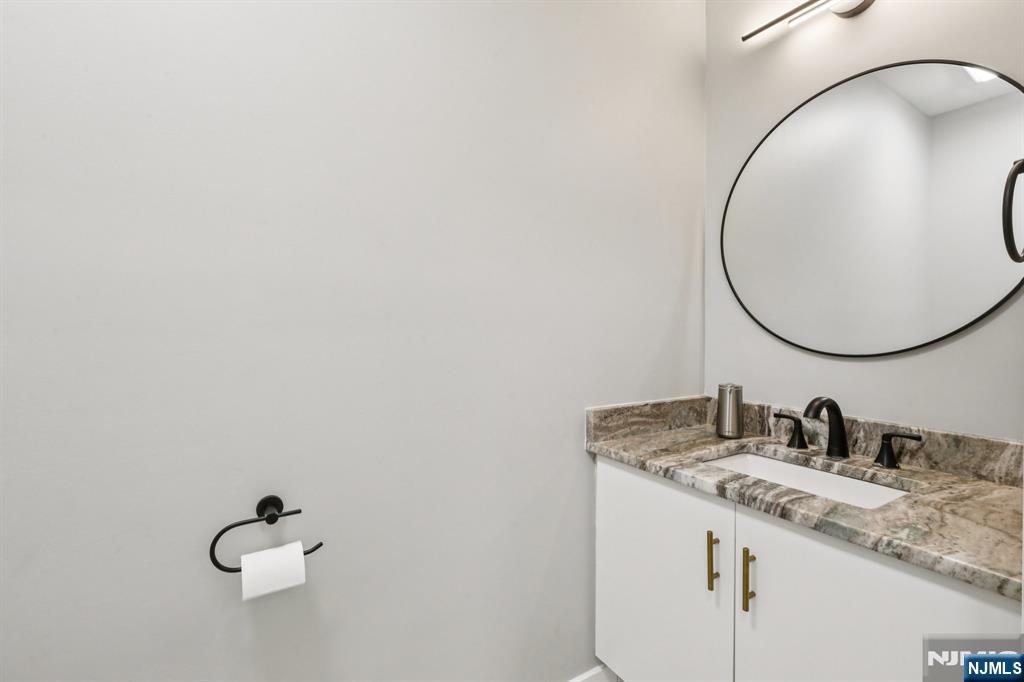 2071 Drake Court Mahwah, NJ 07430 - Photo 10 of 30