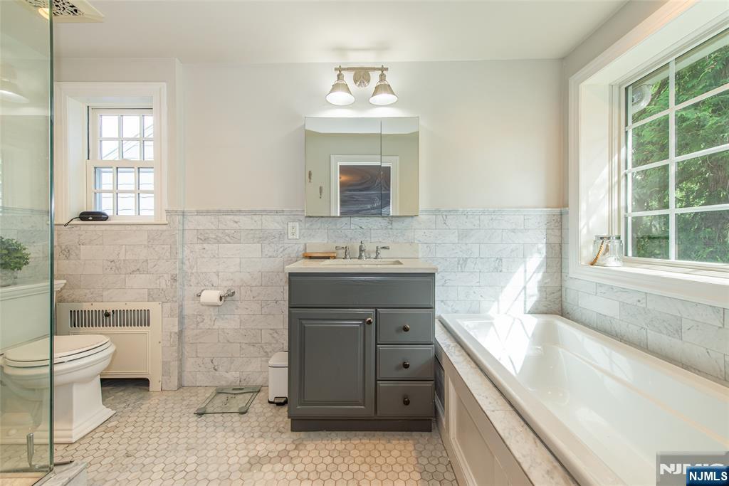 77 Forest Hill Road West Orange, NJ 07052 - Photo 25 of 45