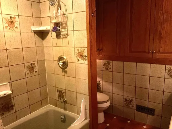 a bathroom with a toilet