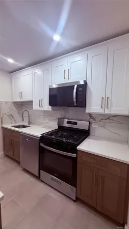 $289,999 | 665 Thwaites Place, Unit 4N | Bronxwood