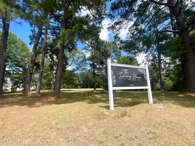 $250,000 | 402 Drury Lane, Brookhaven, MS 39601