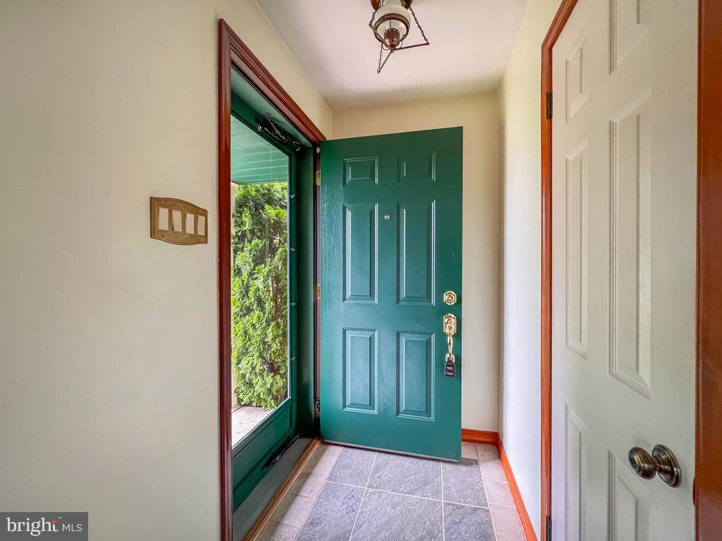 3950 Sidney Road Huntingdon Valley, PA 19006 - Photo 15 of 48 Foyer