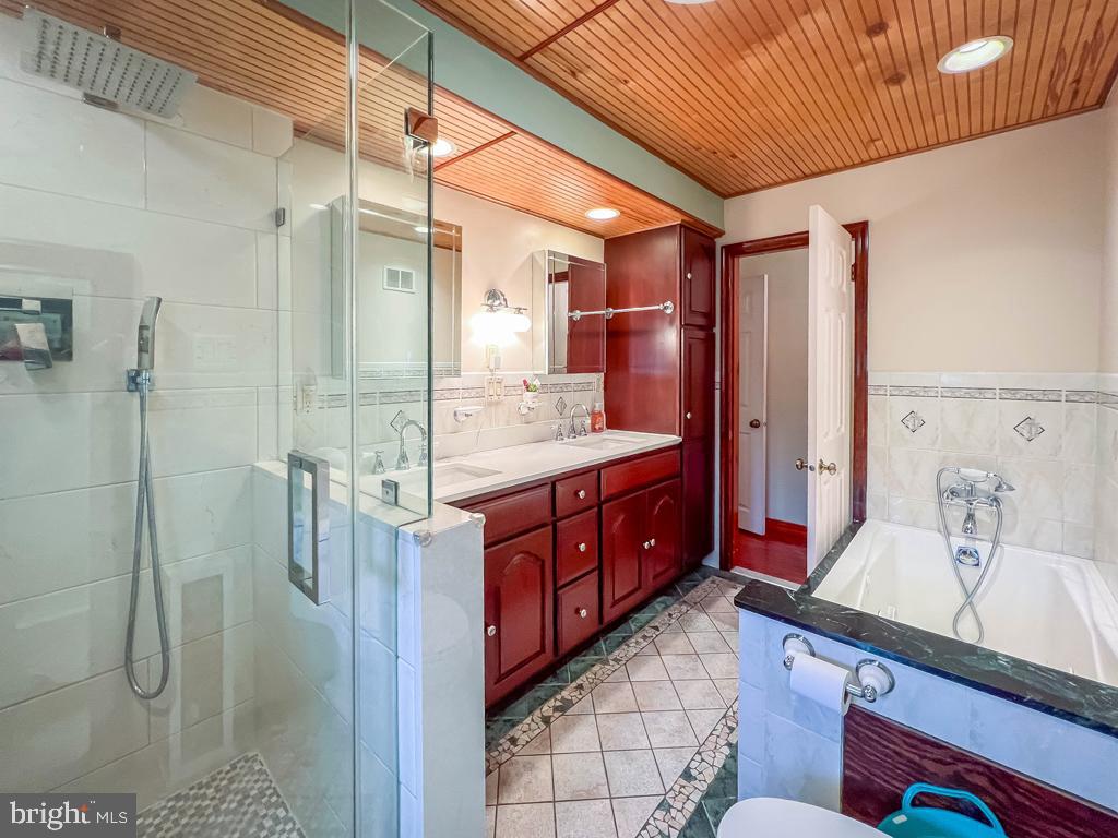 3950 Sidney Road Huntingdon Valley, PA 19006 - Photo 28 of 48 Hall Bathroom