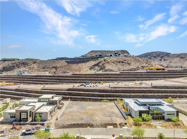 $975,000 | 8 Sanctuary Peak Court, Henderson, NV 89012