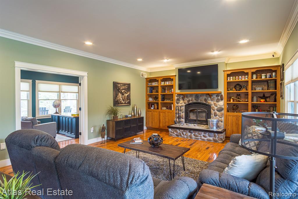 2716 Lake George Road Leonard, MI 48367 - Photo 31 of 98