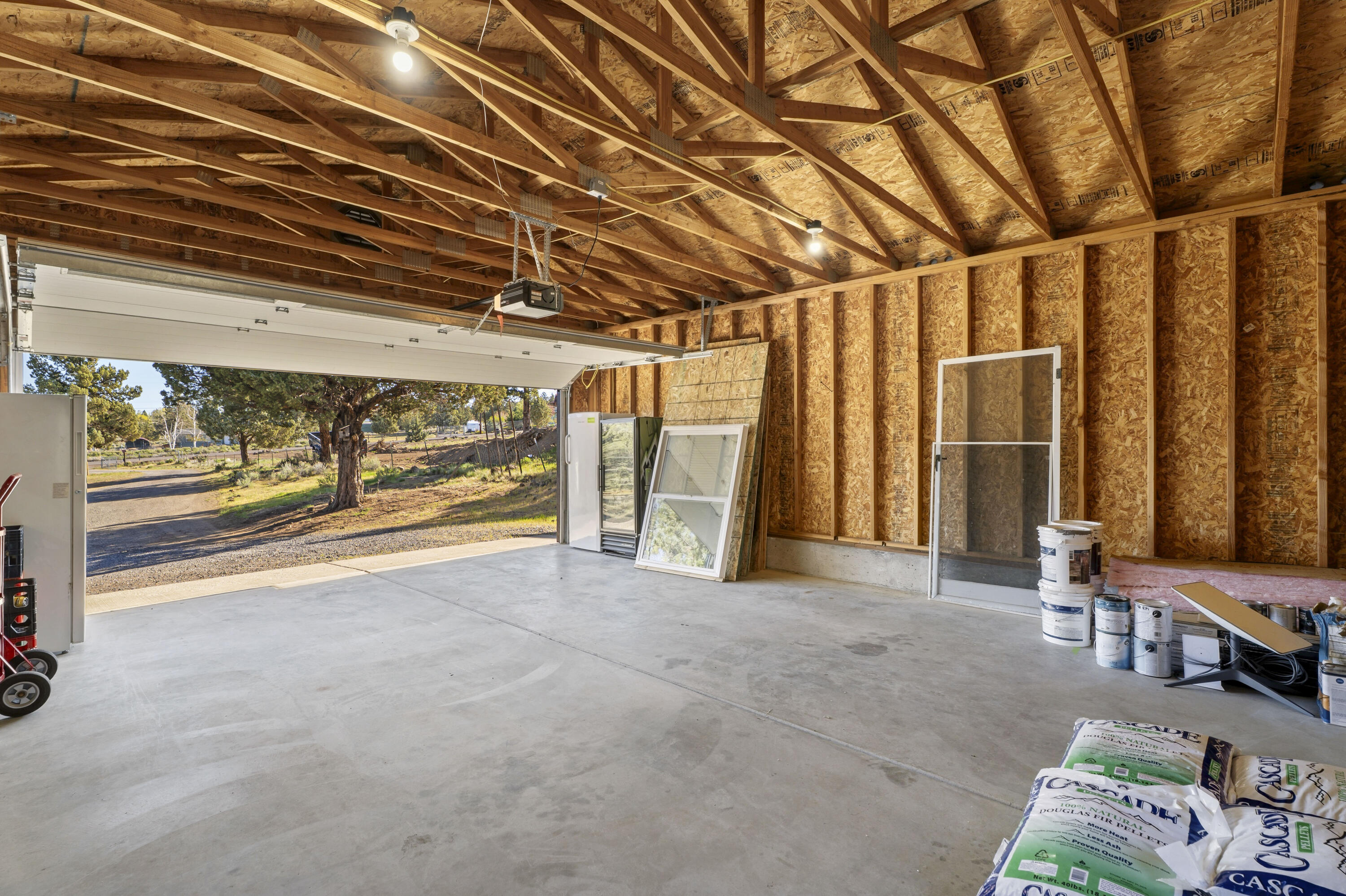 9318 Southwest Panorama Road Terrebonne, OR 97760 - Photo 40 of 44 41-Garage
