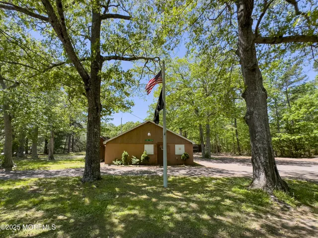 a view of a yard with a tree