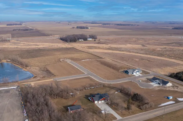 $5,000 | 113 Bluestem Drive, Blue Earth, MN 56013