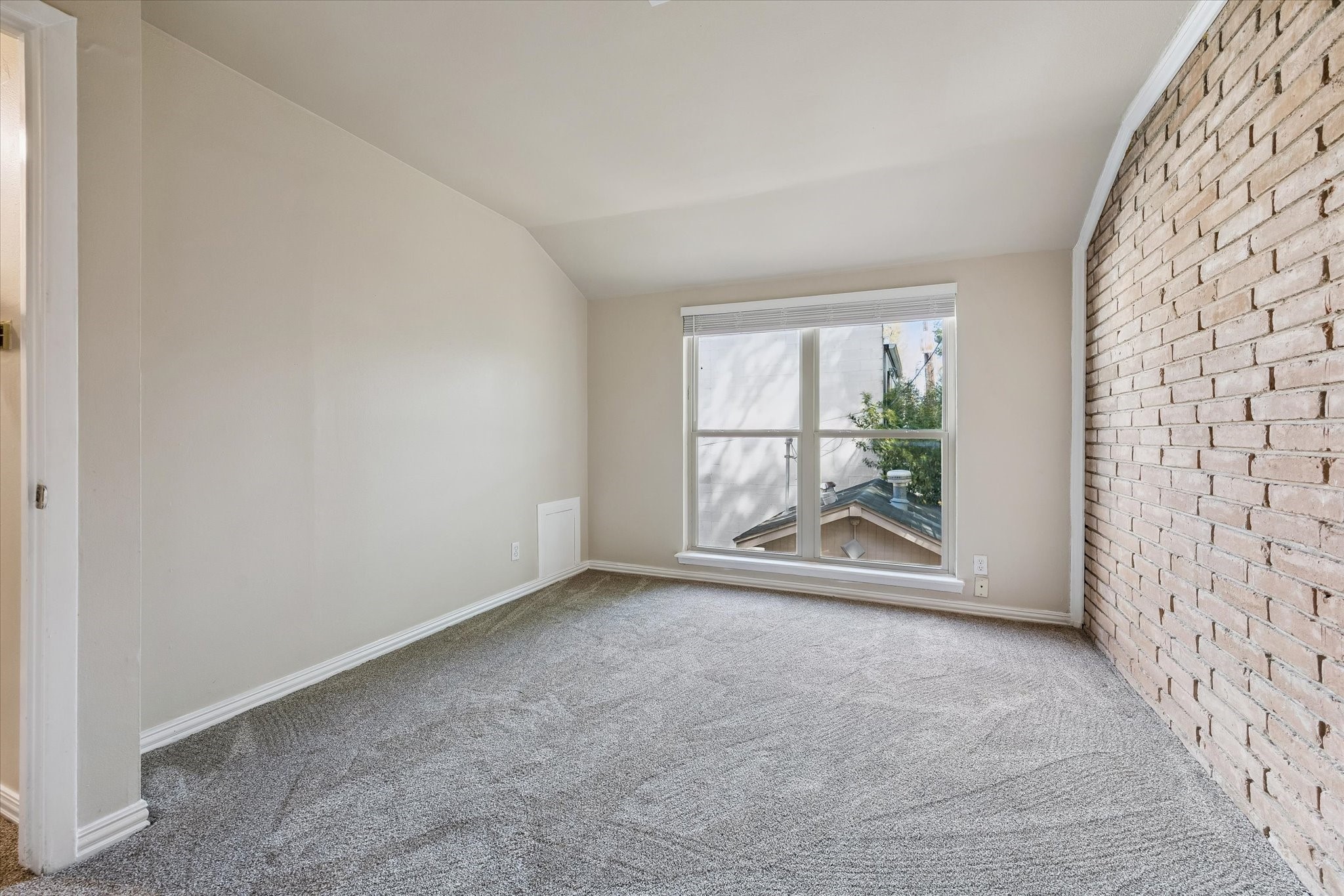 1205 Autrey Street, Unit 9 Houston, TX 77006 - Photo 5 of 32 New carpeting with brick wall and natural light.