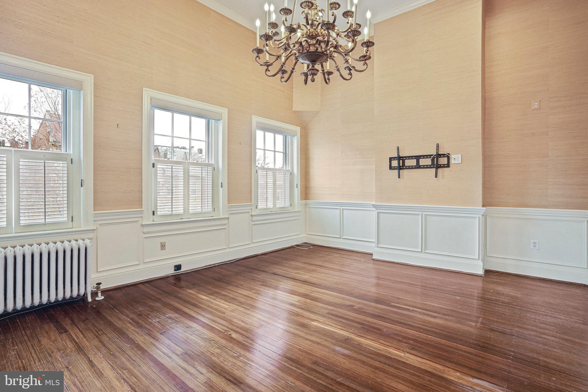 1850 Kalorama Road Northwest, Unit A Washington, DC 20009 - Photo 14 of 35 Bedroom 1 with vaulted ceilings