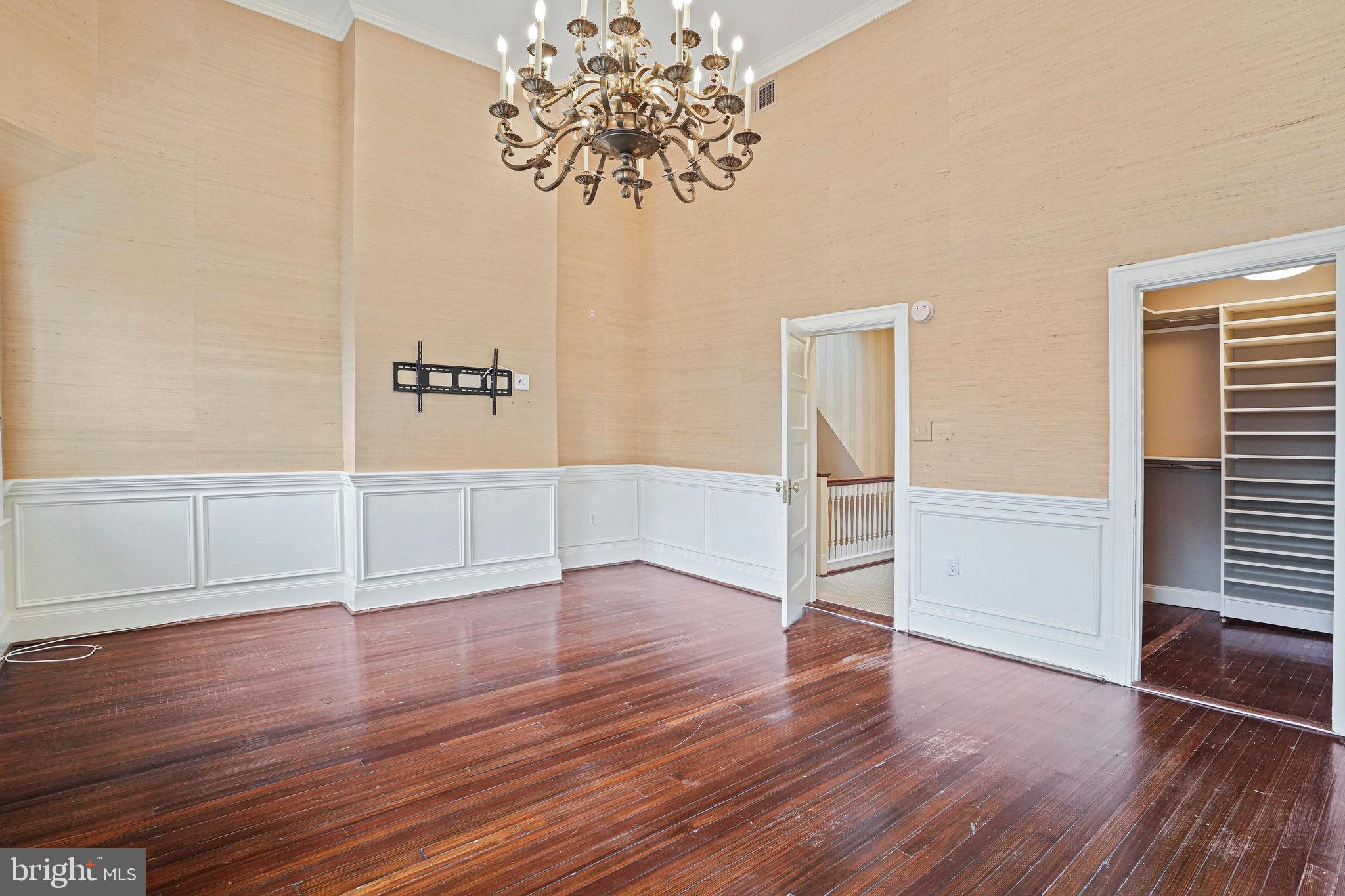 1850 Kalorama Road Northwest, Unit A Washington, DC 20009 - Photo 15 of 35 Bedroom 1 with vaulted ceilings