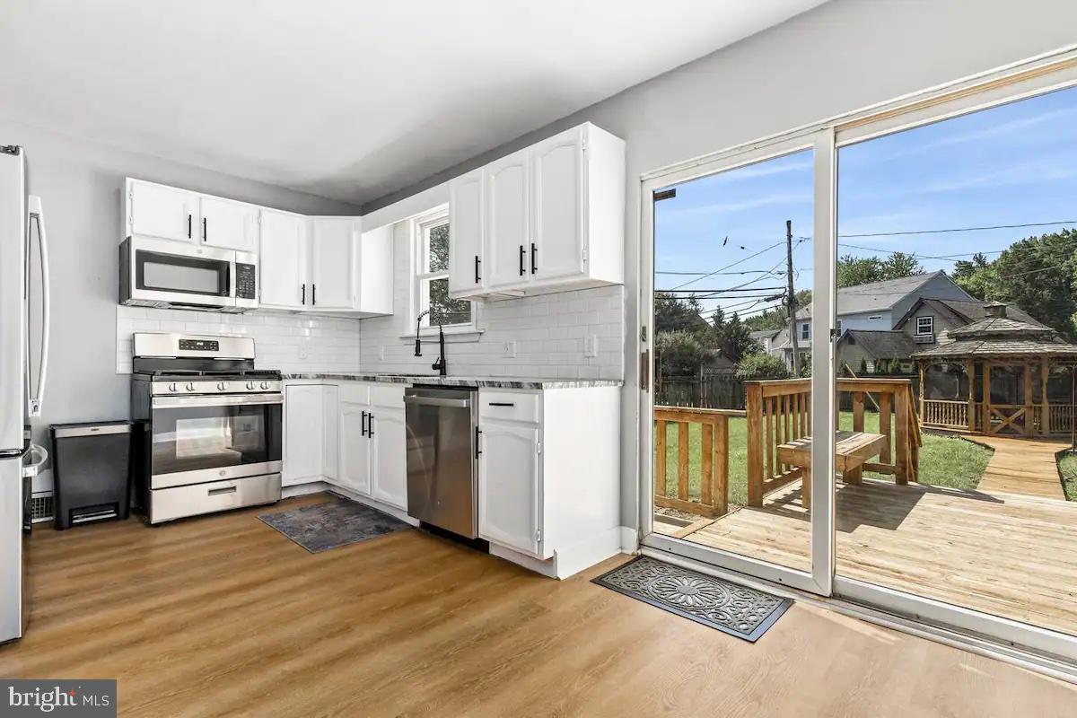 301 Beverley Place Edgewater, MD 21037 - Photo 2 of 42