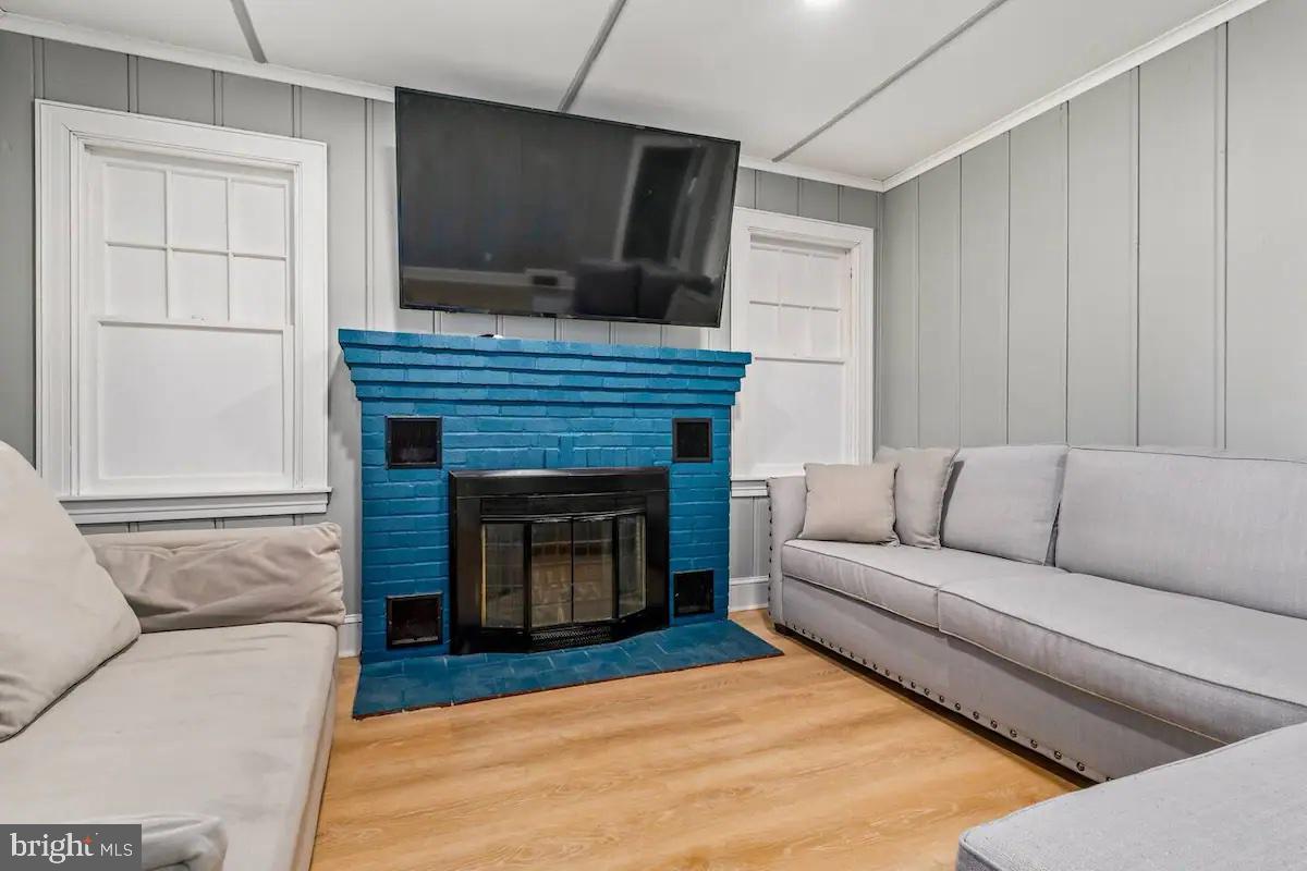 301 Beverley Place Edgewater, MD 21037 - Photo 25 of 42 Main floor living room