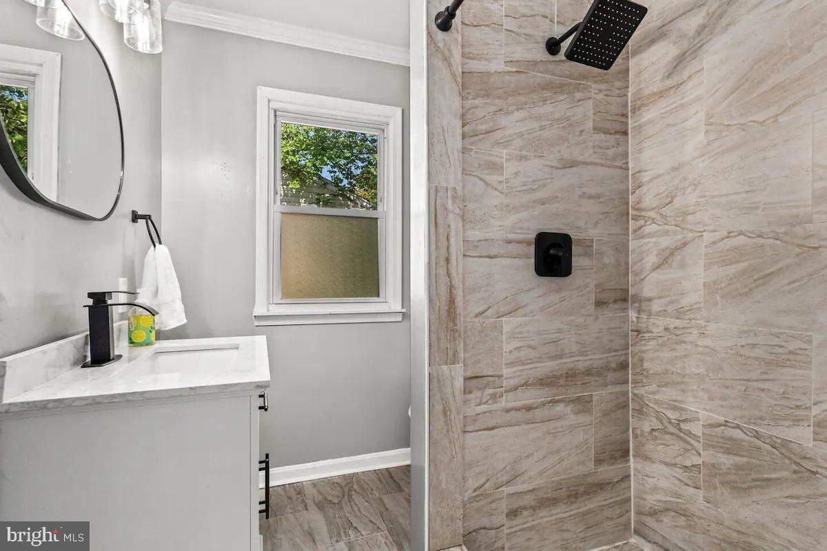 301 Beverley Place Edgewater, MD 21037 - Photo 34 of 42 Main floor bathroom