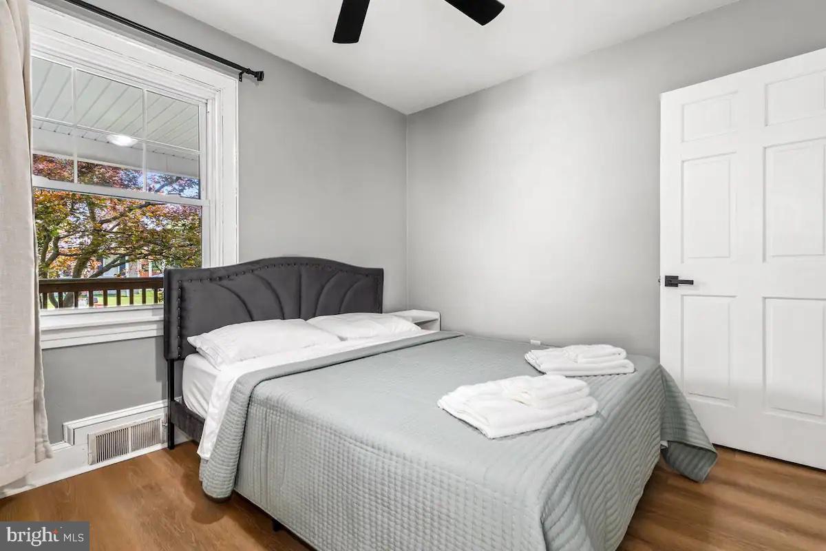 301 Beverley Place Edgewater, MD 21037 - Photo 38 of 42 Main floor bedroom