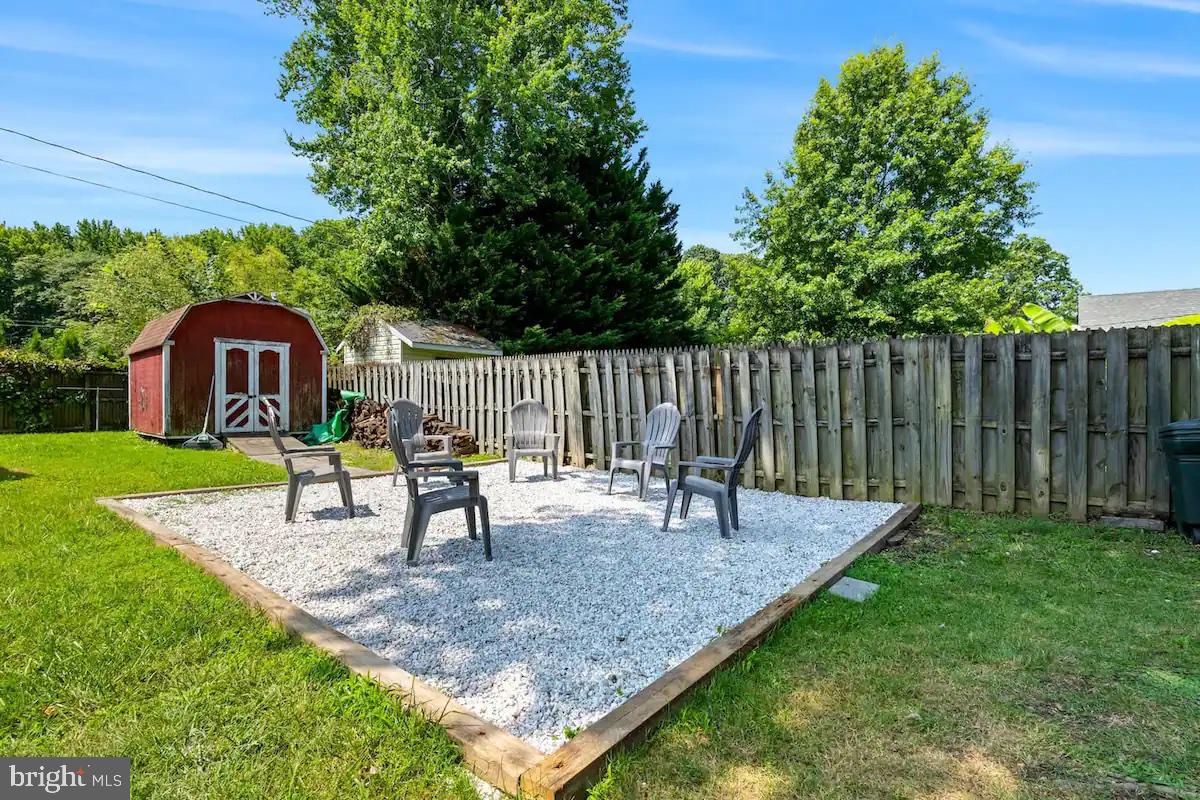 301 Beverley Place Edgewater, MD 21037 - Photo 6 of 42 Back yard firepit
