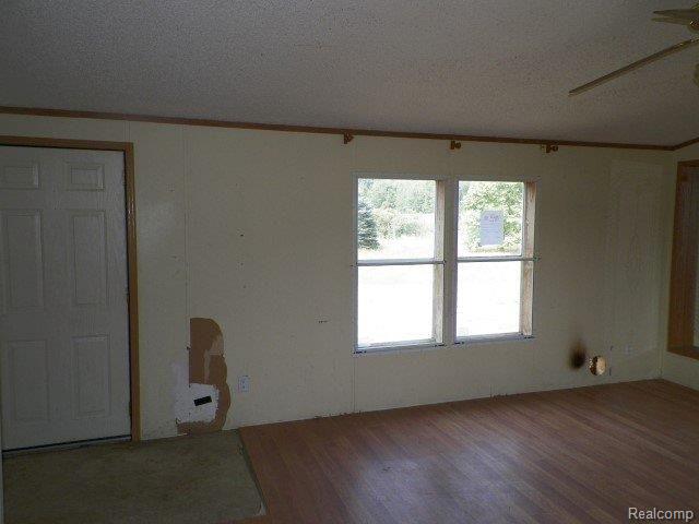 5911 Scotch Road Vassar, MI 48768 - Photo 6 of 25 262-161942 - Living Room (2).JPG