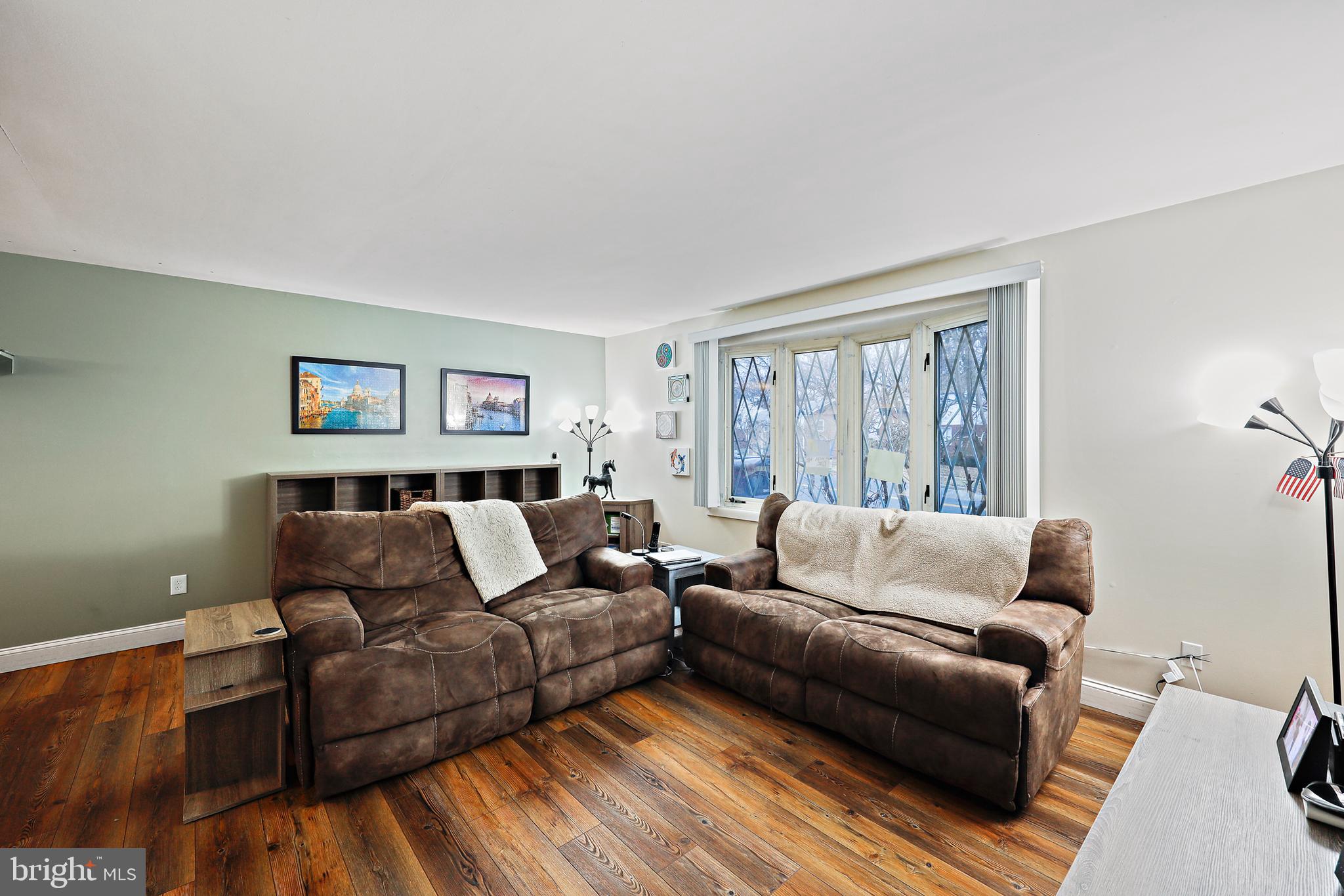 1621 Chesaco Avenue Rosedale, MD 21237 - Photo 11 of 25 Bright living room