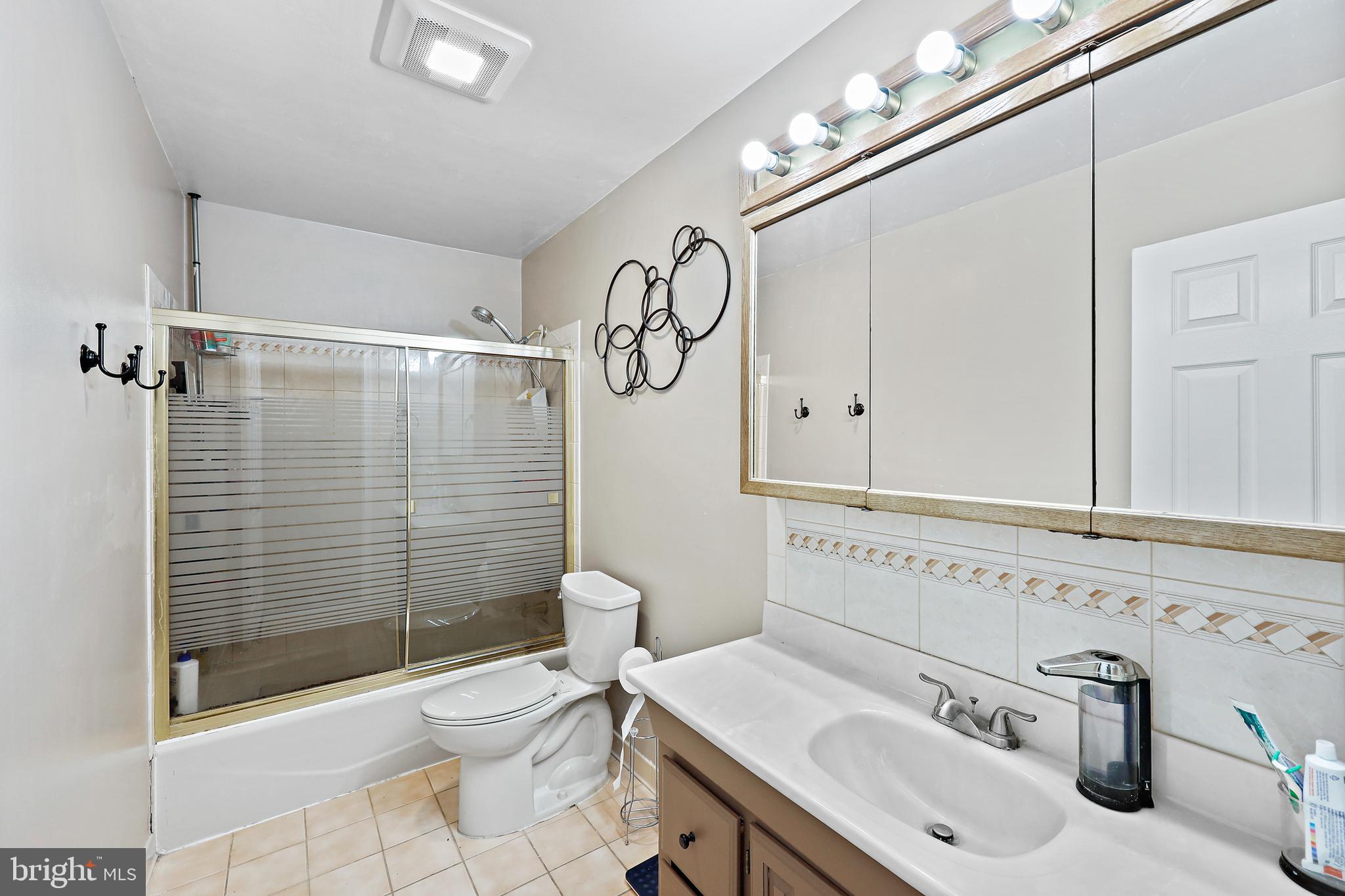 1621 Chesaco Avenue Rosedale, MD 21237 - Photo 17 of 25 Upper bath