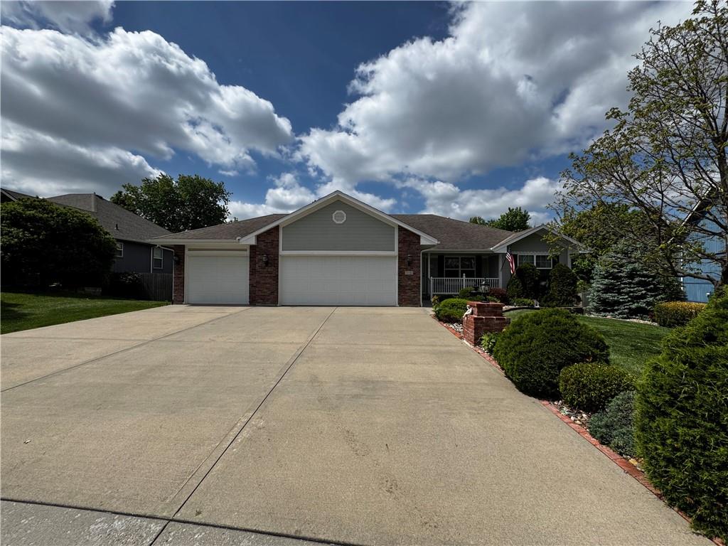 714 Ridge Crest Drive Raymore, MO 64083 - Photo 2 of 46