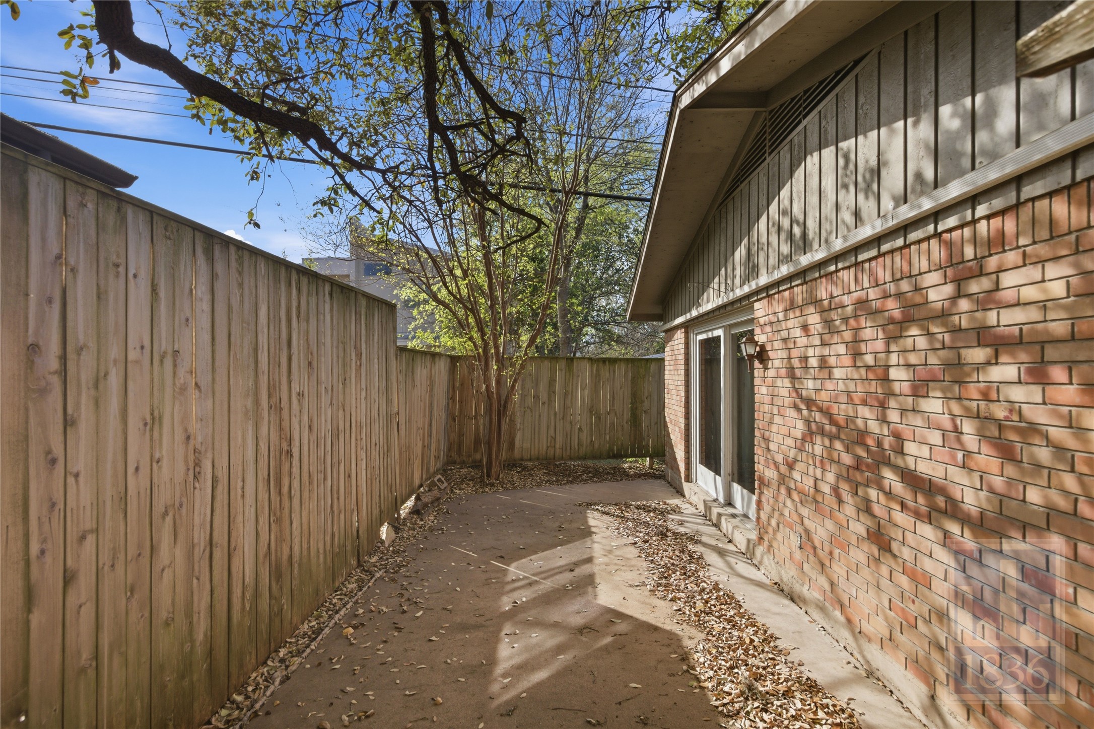 2416 South 5th Street, Unit B Austin, TX 78704 - Photo 20 of 28 a backyard of a house