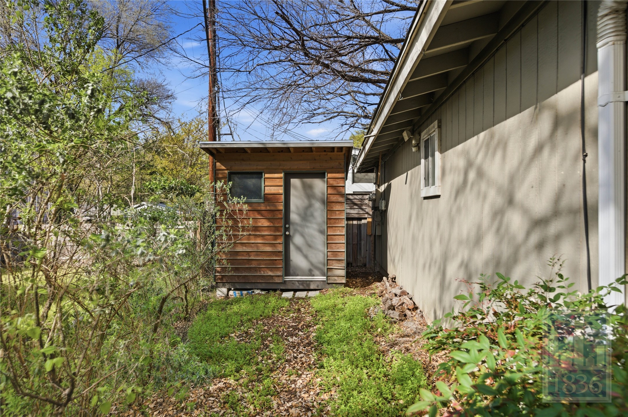 2416 South 5th Street, Unit B Austin, TX 78704 - Photo 22 of 28 a view of door