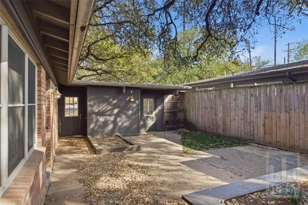 $2,100 | 2416 South 5th Street, Unit B, Austin, TX 78704