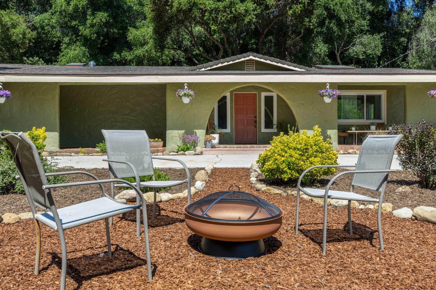 80 High Street Oak View, CA 93022 - Photo 13 of 93 a patio with table and chairs
